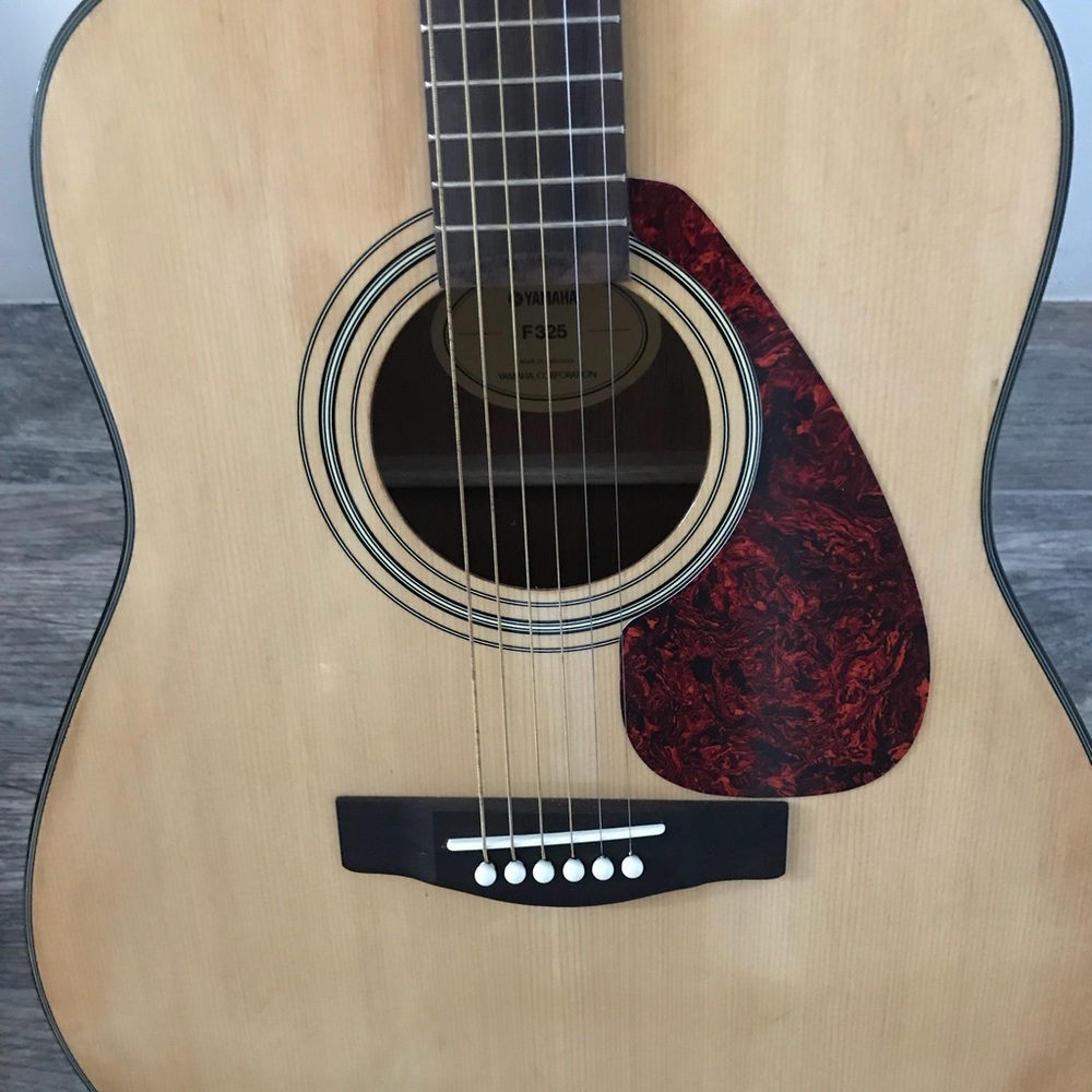 Yamaha F325 Folk Acoustic Guitar